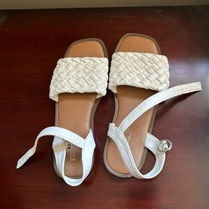 Steve Madden girls sandals. Size 2